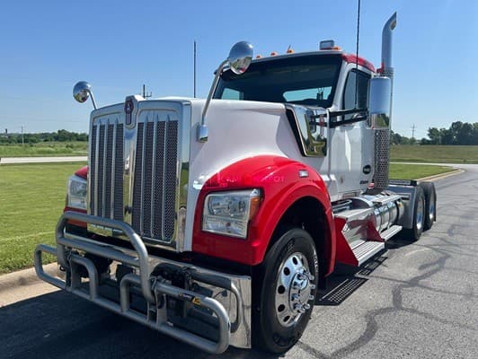2022 Kenworth W990 Day Cab Trucks