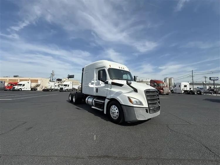 2019 Freightliner Cascadia Sleeper Trucks