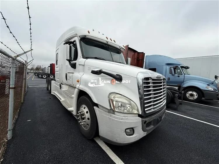 2017 Freightliner Cascadia Evolution Sleeper Trucks