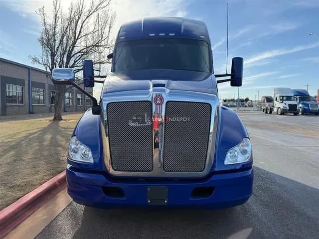 2021 Kenworth T680 Sleeper Trucks