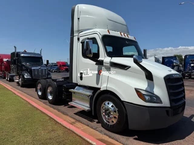 2020 Freightliner Cascadia Day Cab Trucks