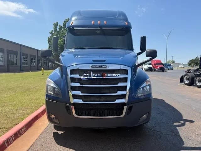 2019 Freightliner Cascadia Sleeper Trucks