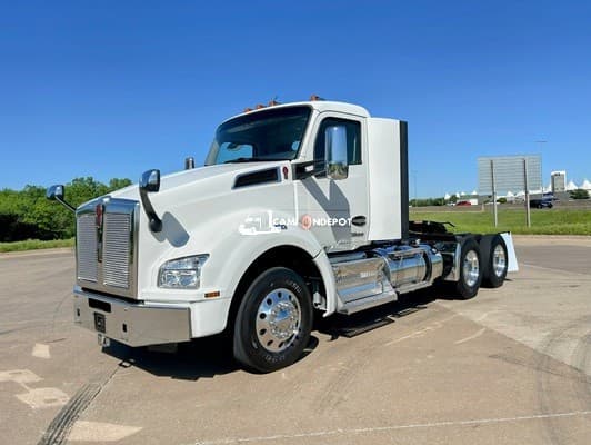 2023 Kenworth T880 Day Cab Trucks