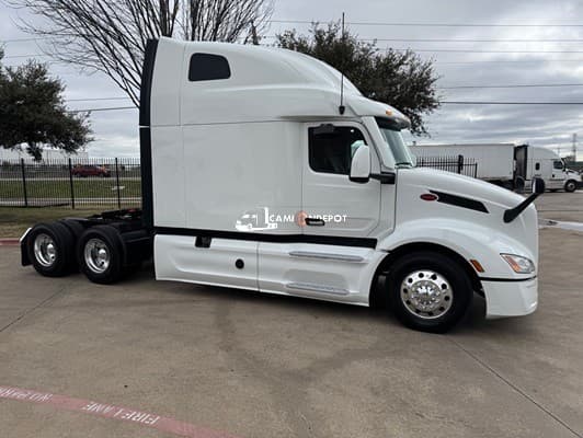 2023 Peterbilt 579 Sleeper Trucks