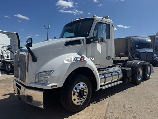 2022 Kenworth T880 Day Cab Trucks