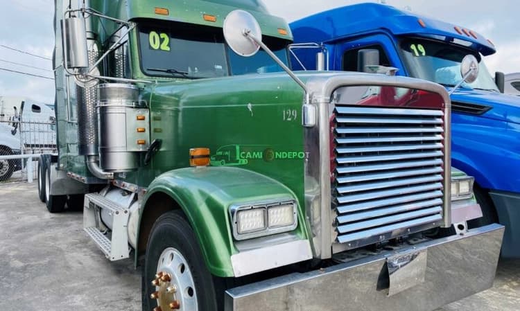 2002 Freightliner Century Sleeper Trucks