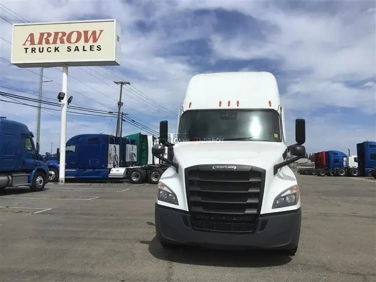 2021 Freightliner Cascadia Sleeper Trucks