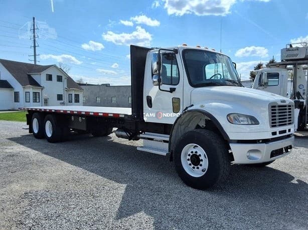 2015 Freightliner BUSINESS CLASS M2 106 Flatbed Trucks