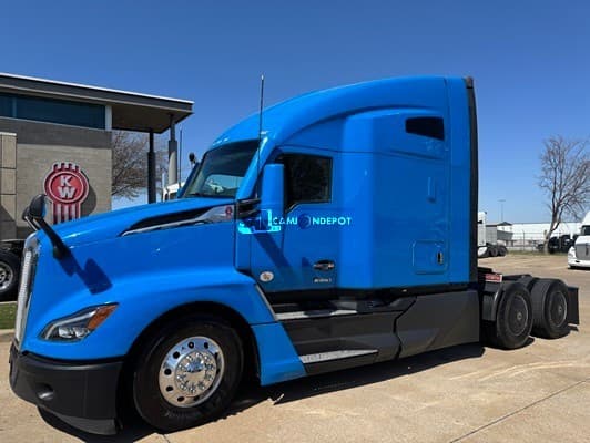 2022 Kenworth T680 Sleeper Trucks