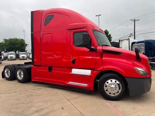 2022 Freightliner PT126064ST Sleeper Trucks