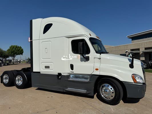 2019 Freightliner CA12564 Sleeper Trucks