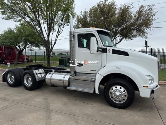 2022 Kenworth T880 Day Cab Trucks