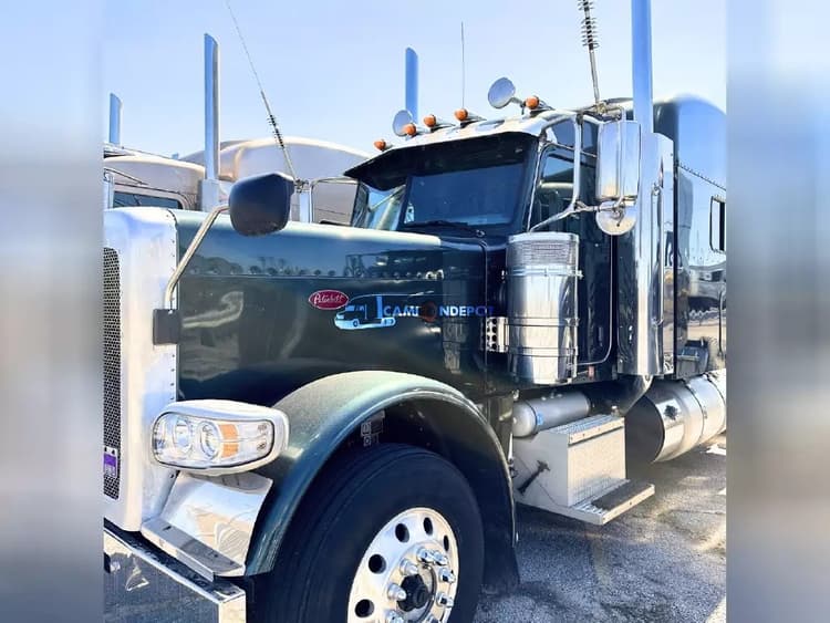 2018 Peterbilt 389 Sleeper Trucks
