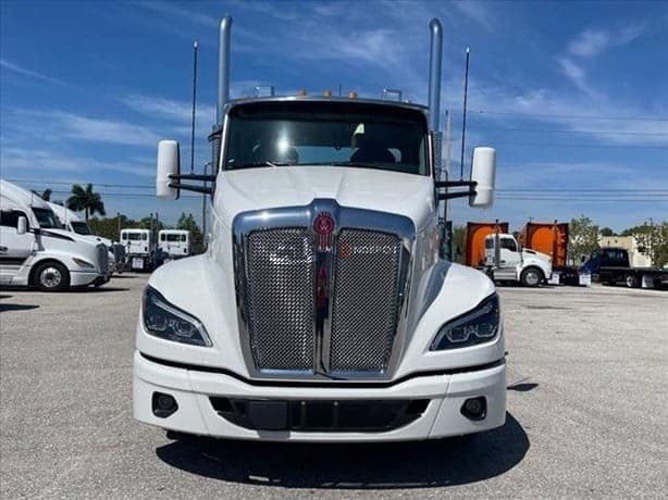 2025 Kenworth T680 Day Cab Trucks
