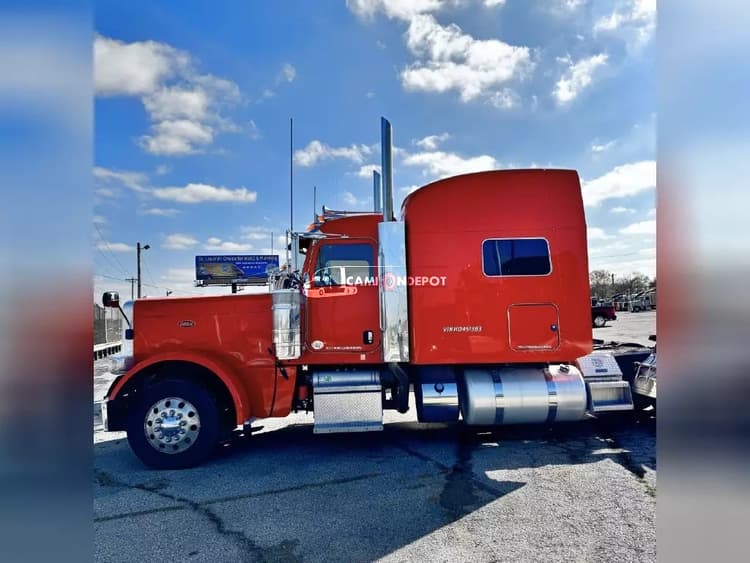 2017 Peterbilt 389 Sleeper Trucks