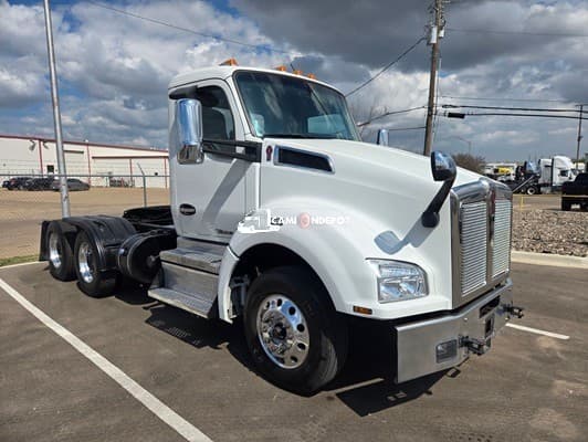 2022 Kenworth T880 Day Cab Trucks