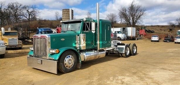 1999 Peterbilt 379 Sleeper Trucks