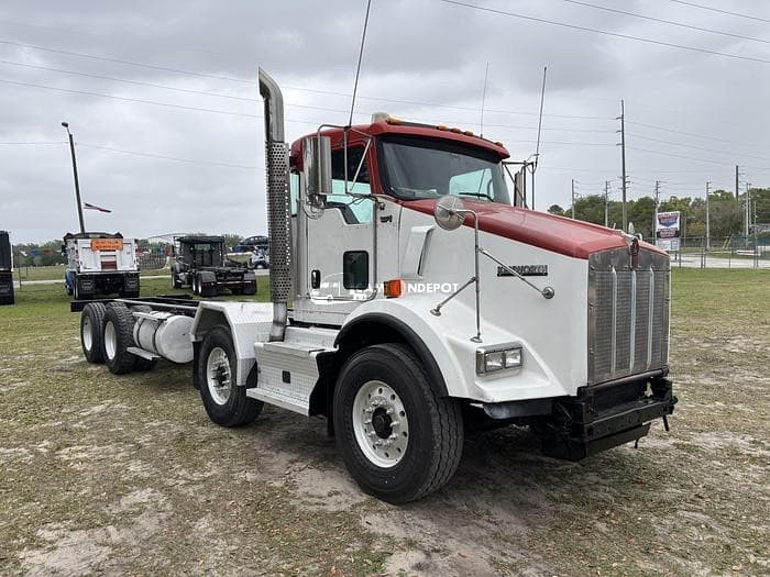 2011 Kenworth T800 Cab & Chassis Trucks