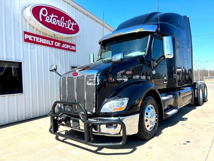2021 Peterbilt 579 Sleeper Trucks