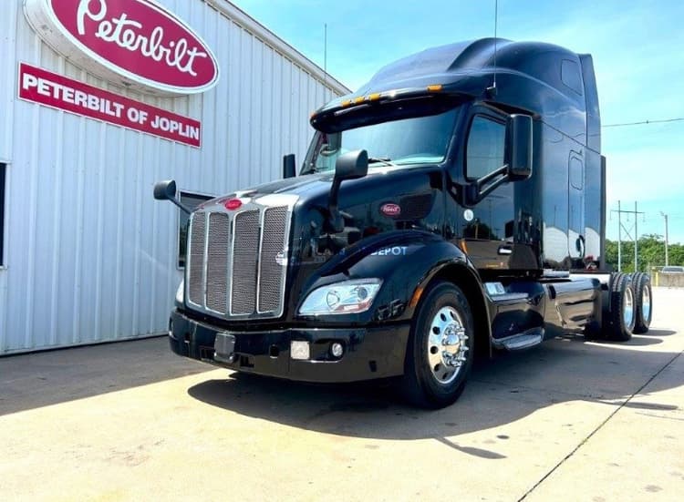 2021 Peterbilt 579 Sleeper Trucks