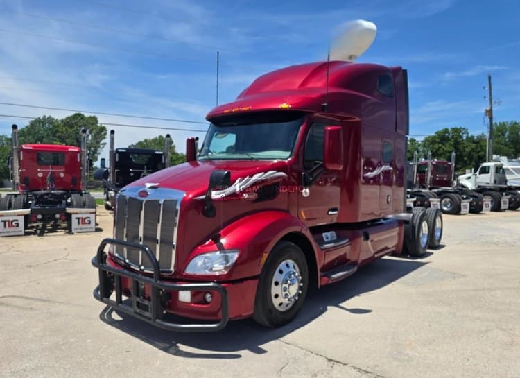 2021 Peterbilt 579 Sleeper Trucks