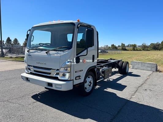 2025 Isuzu NRR Cab & Chassis Trucks