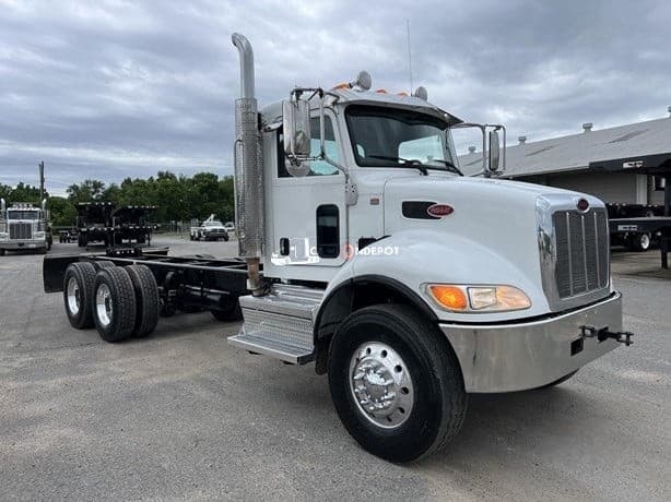 2018 Peterbilt 348 Cab & Chassis Trucks