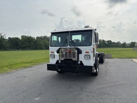2025 Kenworth L770 Cab & Chassis Trucks