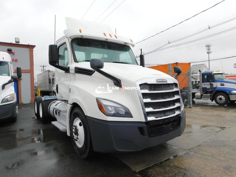 2018 Freightliner CASCADIA Day Cab Trucks
