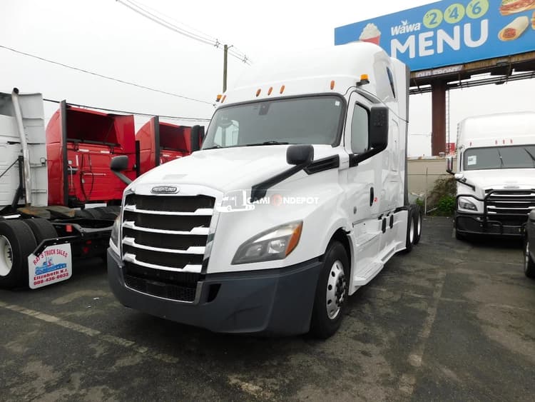 2018 Freightliner CASCADIA Sleeper Trucks