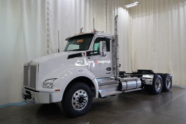 2025 Kenworth T880 Day Cab Trucks