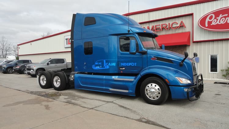 2022 Peterbilt 579 Sleeper Trucks