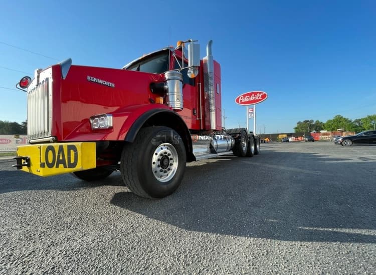 2016 Kenworth T800 Sleeper Trucks