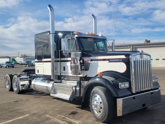 2026 Kenworth W900L Sleeper Trucks