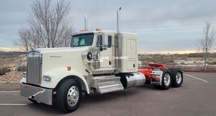 2025 Kenworth W900L Sleeper Trucks