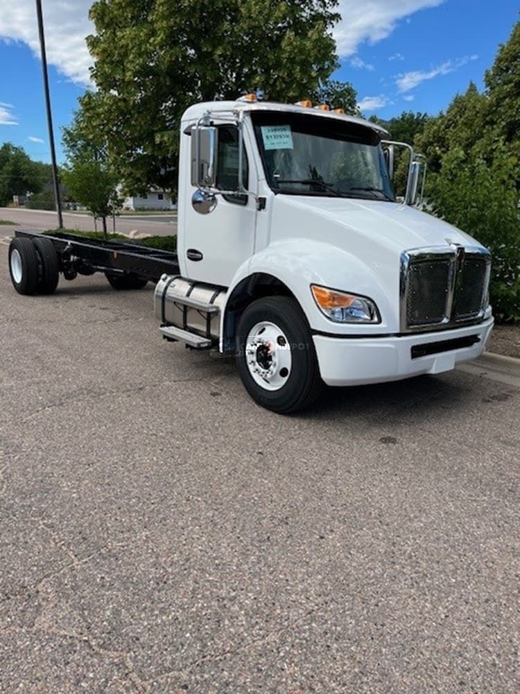 2025 Kenworth T280 Cab & Chassis Trucks