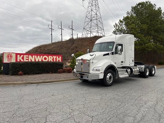 2025 Kenworth T880 Sleeper Trucks