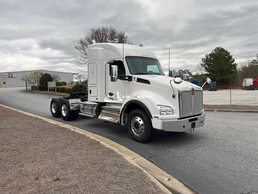 2025 Kenworth T880 Sleeper Trucks