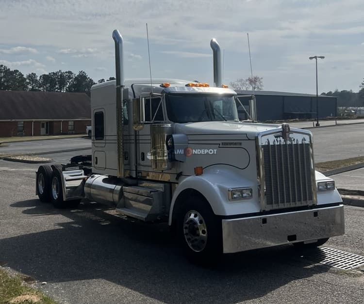 2025 Kenworth W900L Sleeper Trucks