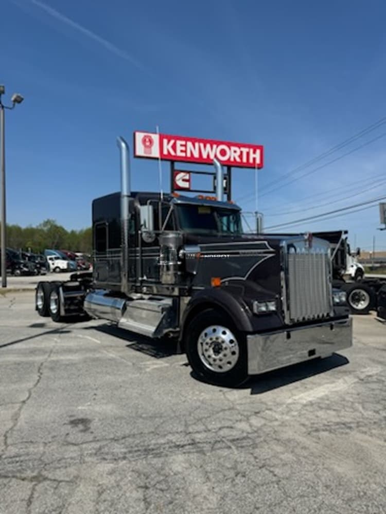 2025 Kenworth W900L Sleeper Trucks