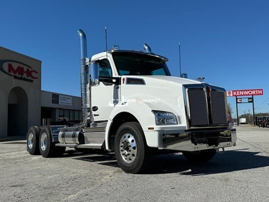2025 Kenworth T880 Day Cab Trucks