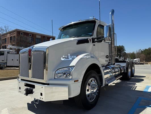 2025 Kenworth T880 Day Cab Trucks