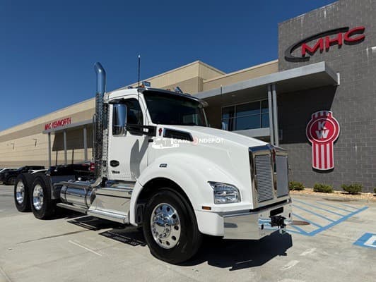 2025 Kenworth T880 Day Cab Trucks
