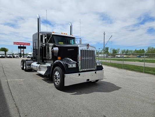 2026 Kenworth W900L Sleeper Trucks