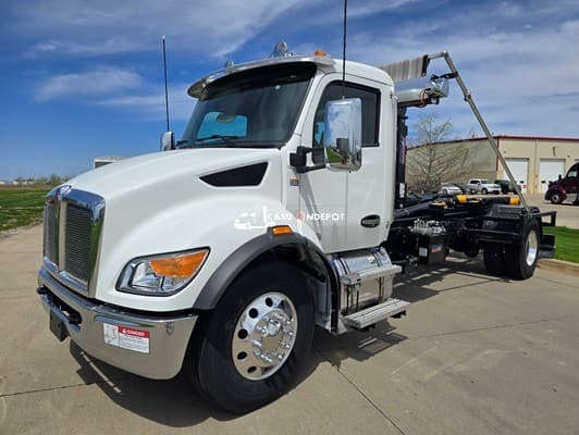 2025 Kenworth T280 Hooklift Trucks