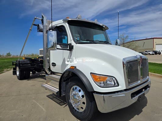 2025 Kenworth T380 Hooklift Trucks