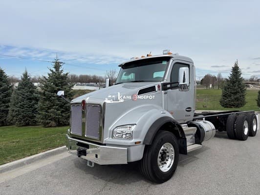 2025 Kenworth T880 Cab & Chassis Trucks