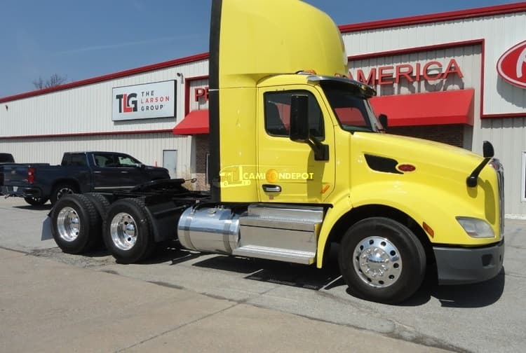 2021 Peterbilt 579 Day Cab Trucks