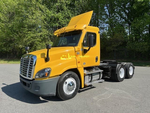 2015 Freightliner CASCADIA 125 Day Cab Trucks