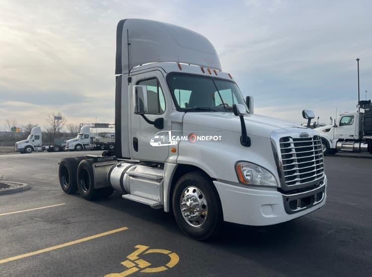 2015 Freightliner CASCADIA 125 Day Cab Trucks